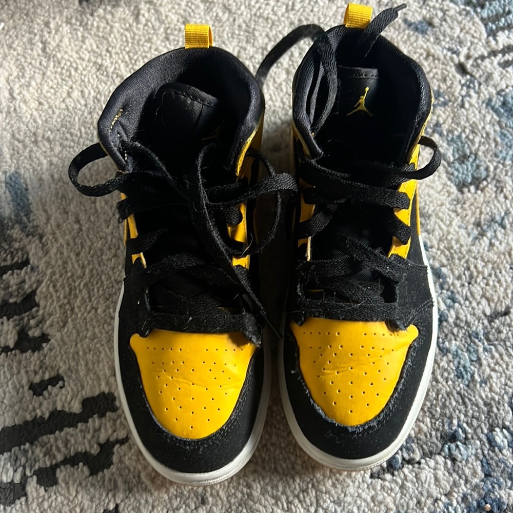 Jordan 1 yellow and black size 1.5 no box